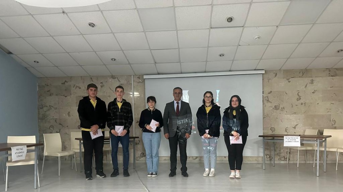 Cumhuriyet'in 100. Yılı Sebebiyle Düzenlenen Bilgi Yarışmasını Okulumuz Öğrencileri Kazandı.